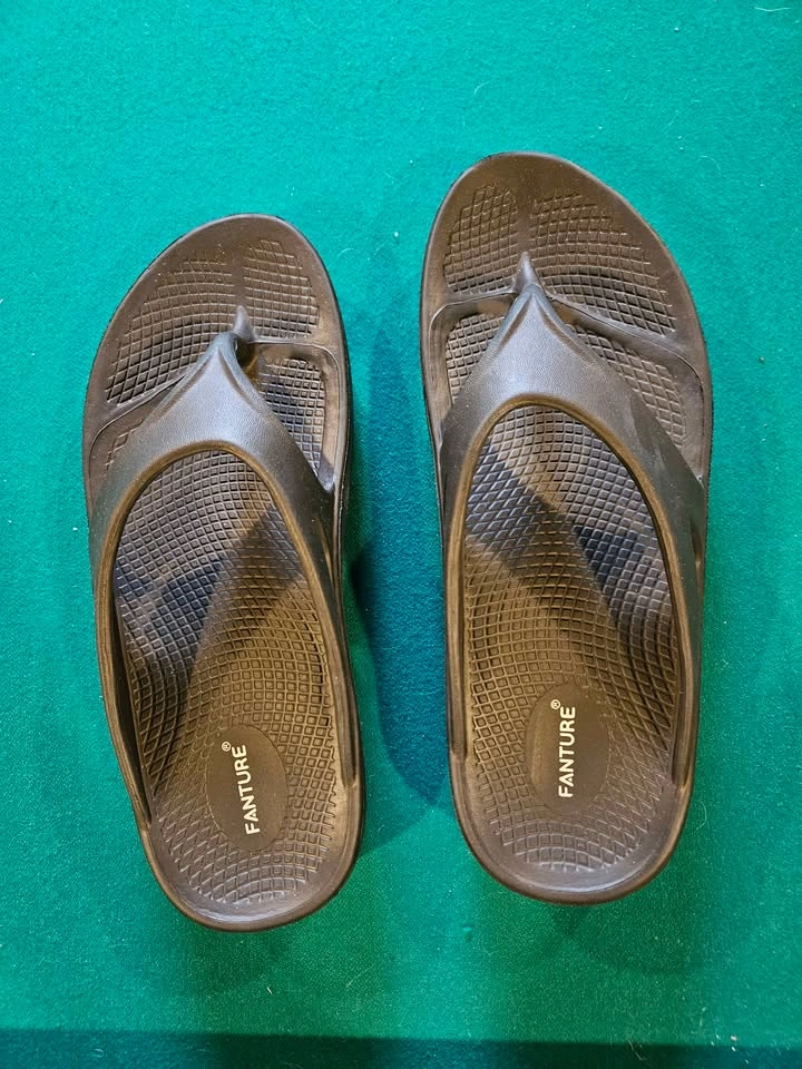 Fanture Sandals - Women's Size 9 - photo 4