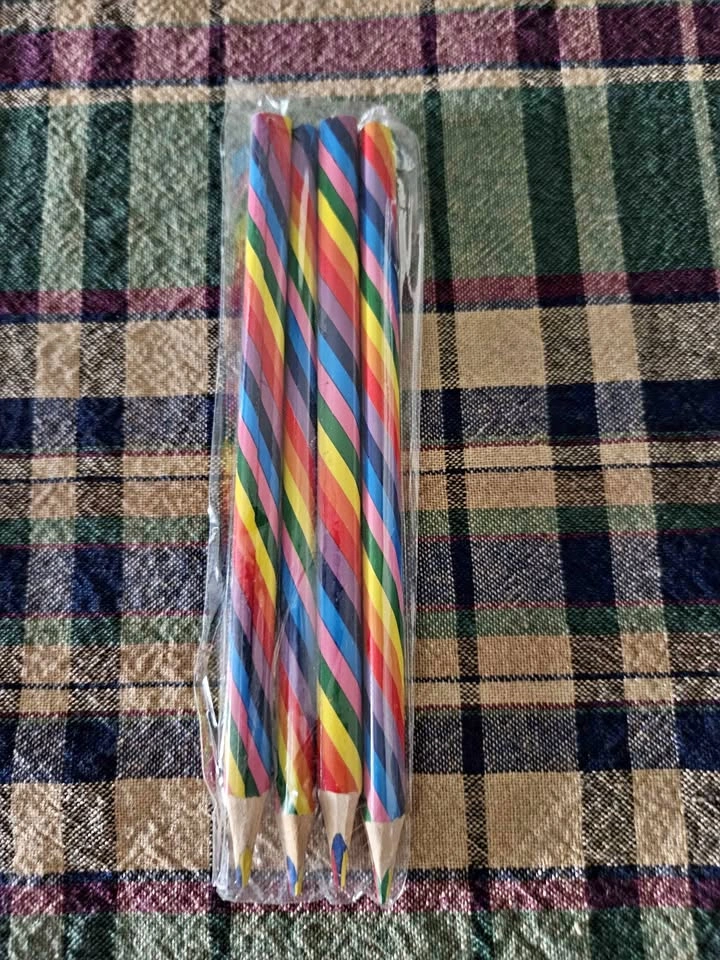 New 4pcs Rainbow Pencil Set