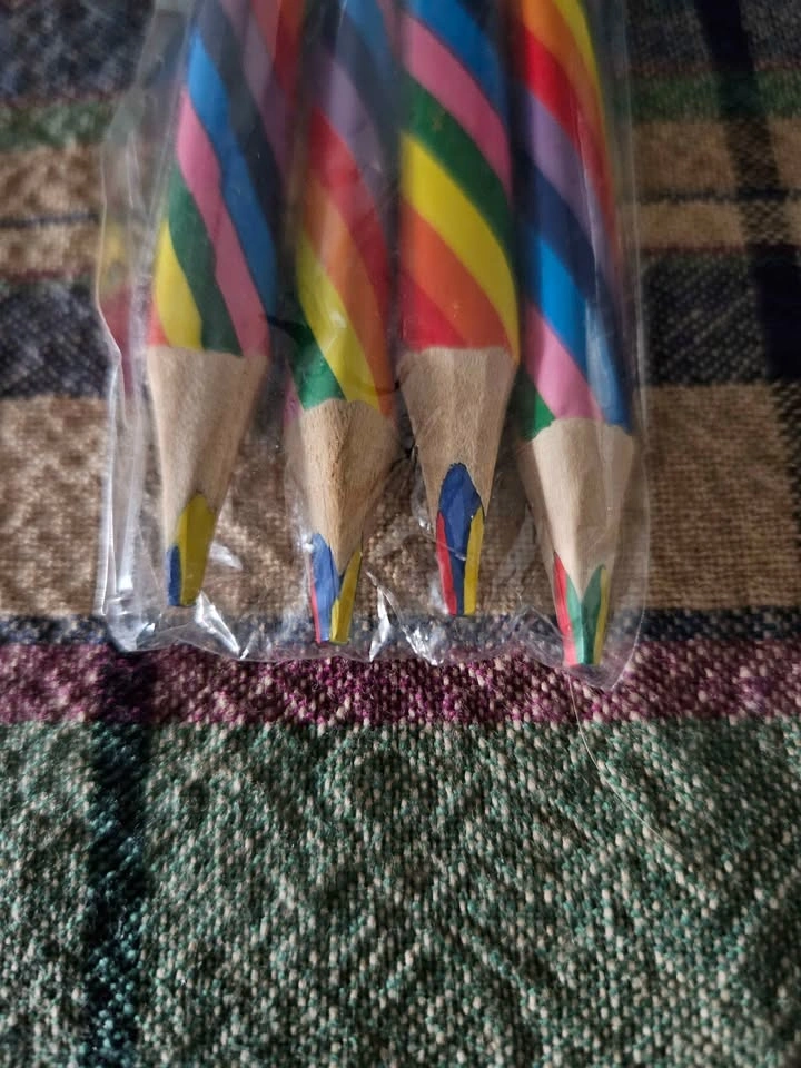 New 4pcs Rainbow Pencil Set - photo 2