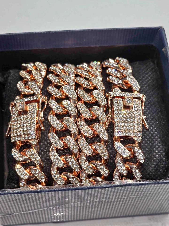 New ladies chain with bracelet and box