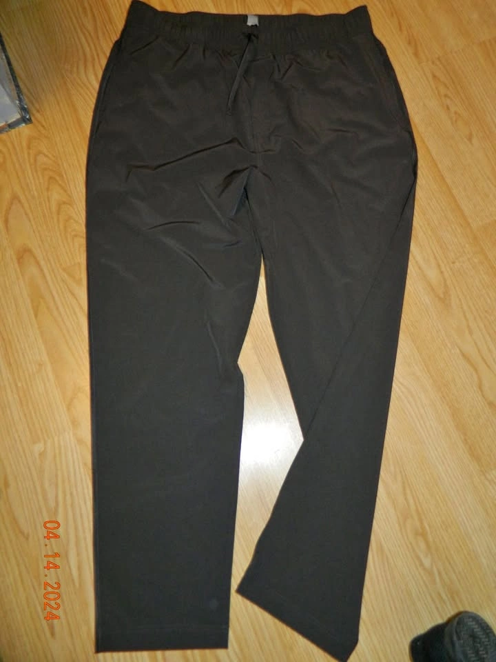 LIKE NEW MENS CLOUDVEIL LIGHTWEIGHT PANT...LIKE A WIND PANT..SIZ