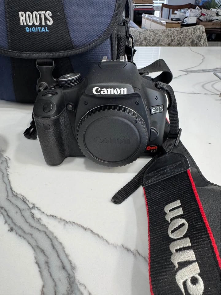 Canon Rebel T1i DSLR Camera with Sigma 70-210mm Lens - photo 2