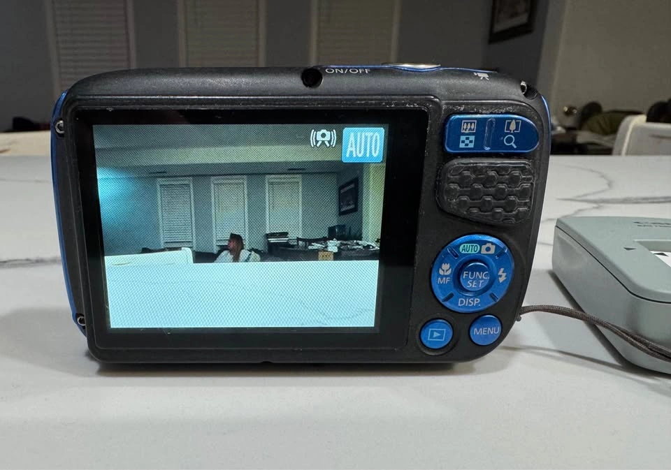Canon PowerShot D30 Waterproof Digital Camera - photo 3