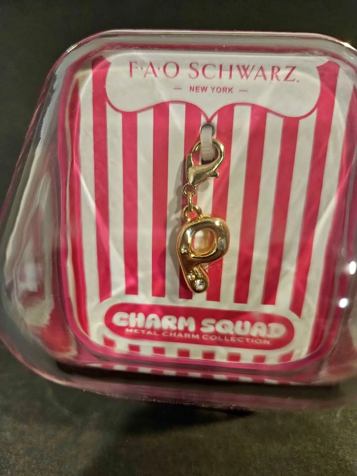 FAO SCHWARTZ CHARM SQUAD - Letter P
