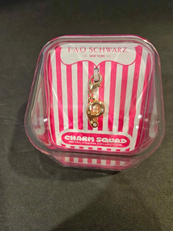 FAO SCHWARTZ CHARM SQUAD - Letter P - photo 2