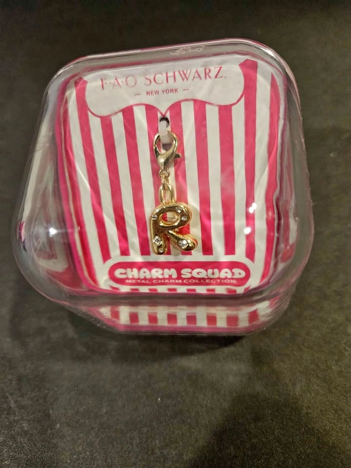 FAO SCHWARTZ CHARM SQUAD - Letter R