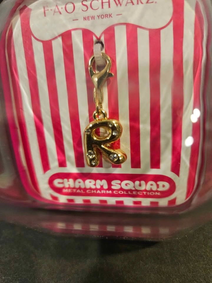 FAO SCHWARTZ CHARM SQUAD - Letter R - photo 2