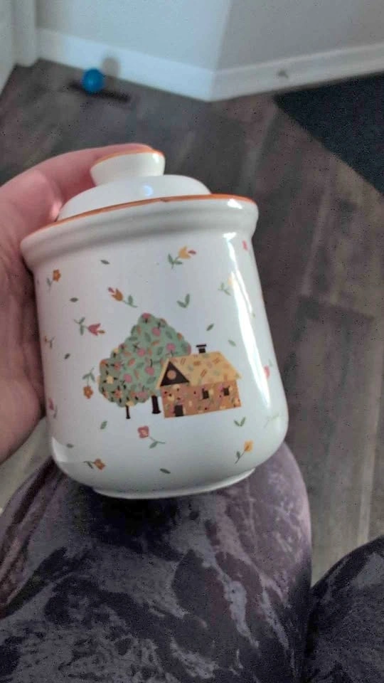 Vintage Country House Ceramic Jar with Lid
