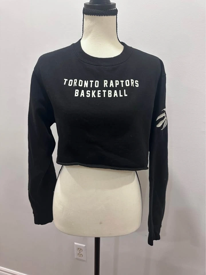 PEACE COLLECTIVE Toronto Raptors Black Cropped Crew Sweatshirt W - photo 2