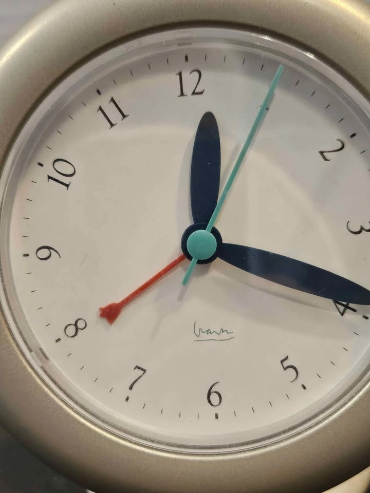 Battery Powered Alarm Clock - photo 4
