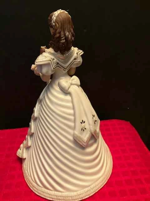 New Lenox A Cherished Gift 8 1/2” Figurine - photo 5