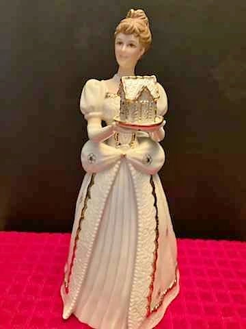 New Lenox 2004 Sweet Christmas Delight Figurine