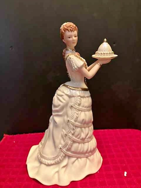 2008 Lenox Made for the Holidays 9" Figurine