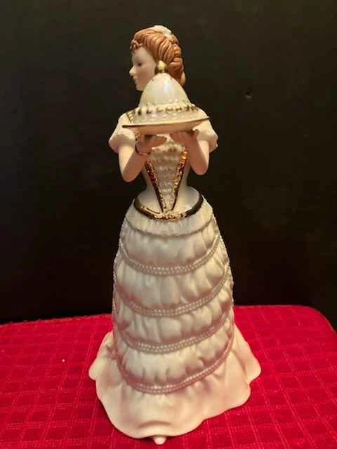2008 Lenox Made for the Holidays 9" Figurine - photo 2