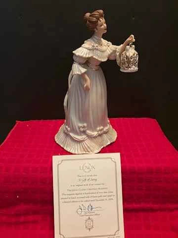 2006 Lenox "A Gift of Song" 8" Tall Figurine - photo 2