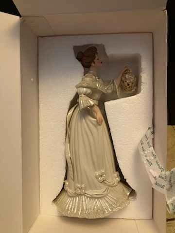 2006 Lenox "A Gift of Song" 8" Tall Figurine - photo 3
