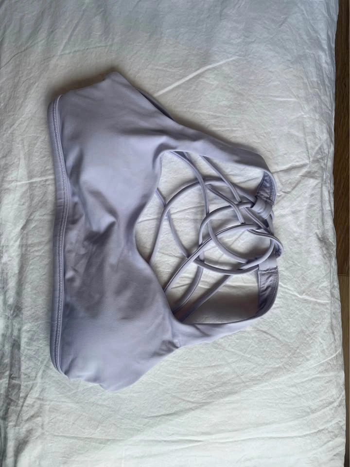 Lululemon Free to Be Bra (Wild) Size 4 - photo 3