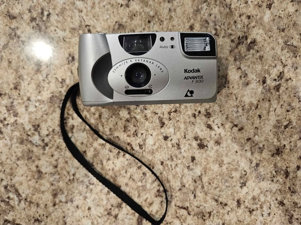 Kodak Advantix F300 23mm Film Camera - photo 2