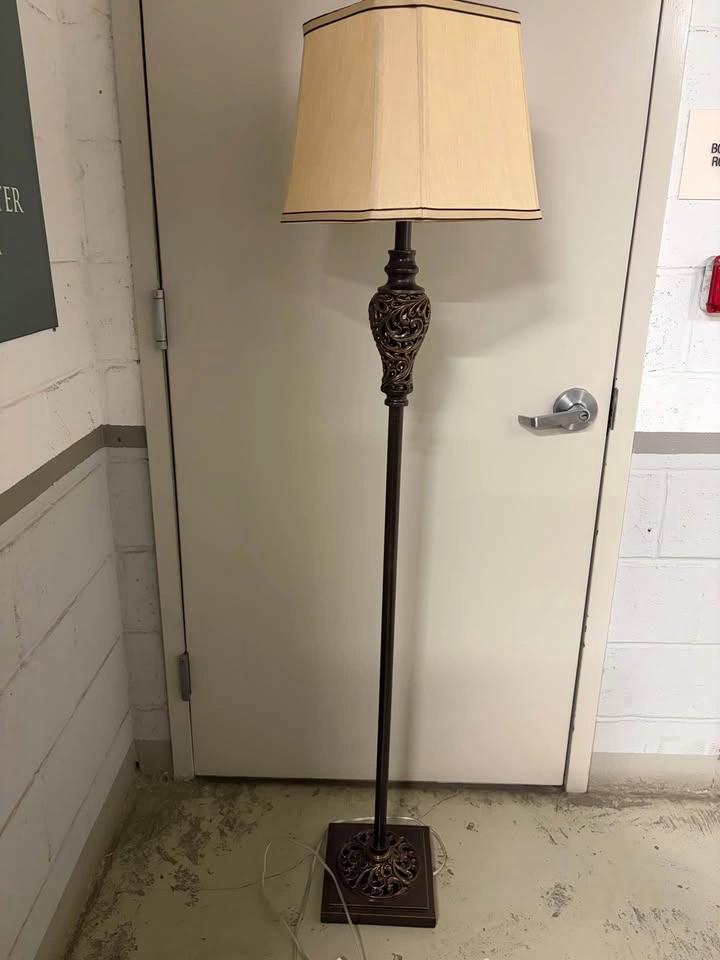 Rustic Floor Lamp - photo 3
