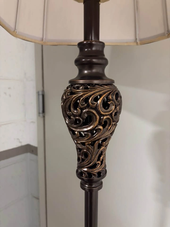 Rustic Floor Lamp - photo 5