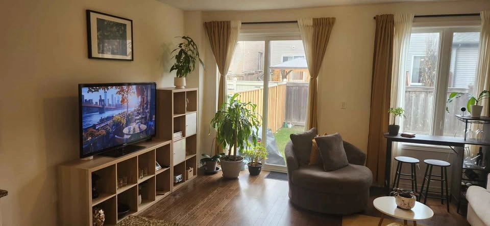 For Sale 4 Beds 3 Baths - Semi-Detached  House in Oshawa - photo 2