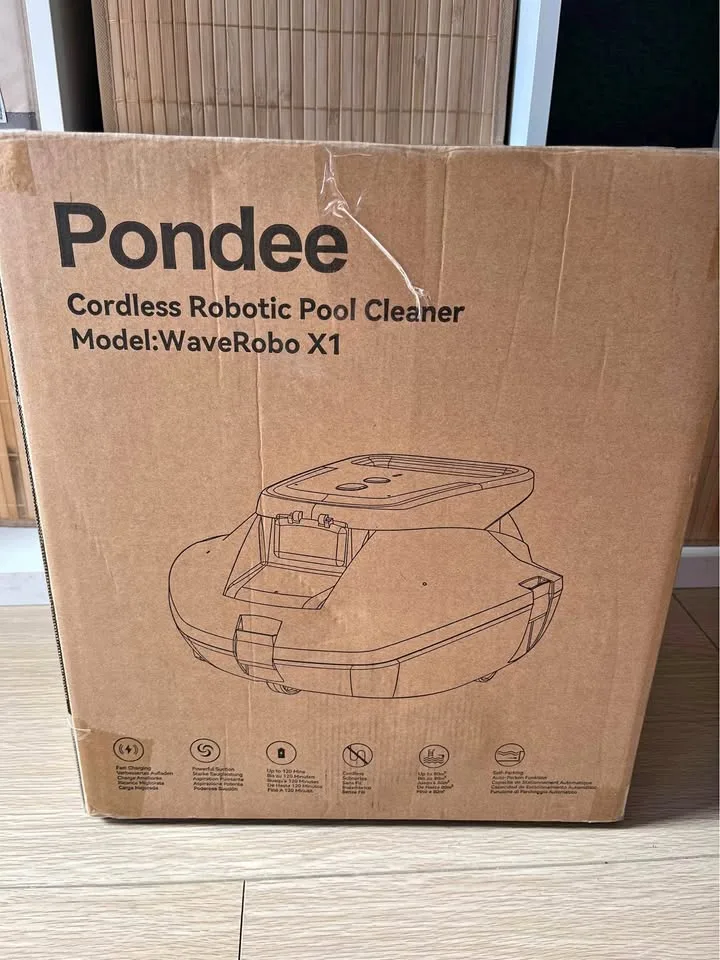 Cordless robotic pool cleaner thumbnail