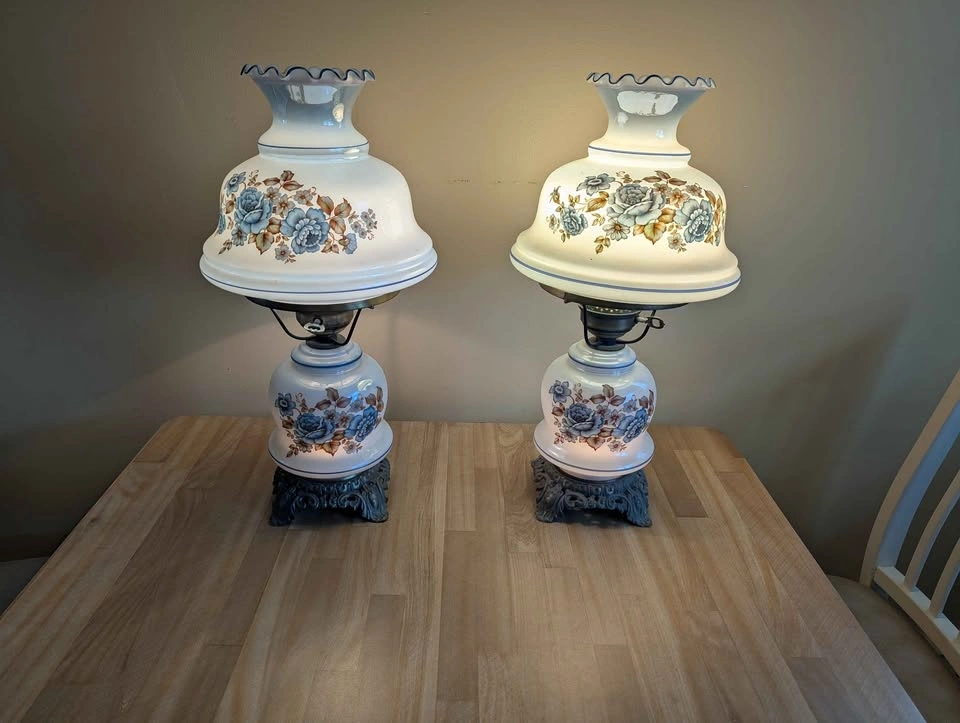 Vintage 70s 3-way Blue Roses Gone With The Wind Hurricane Lamps - photo 2