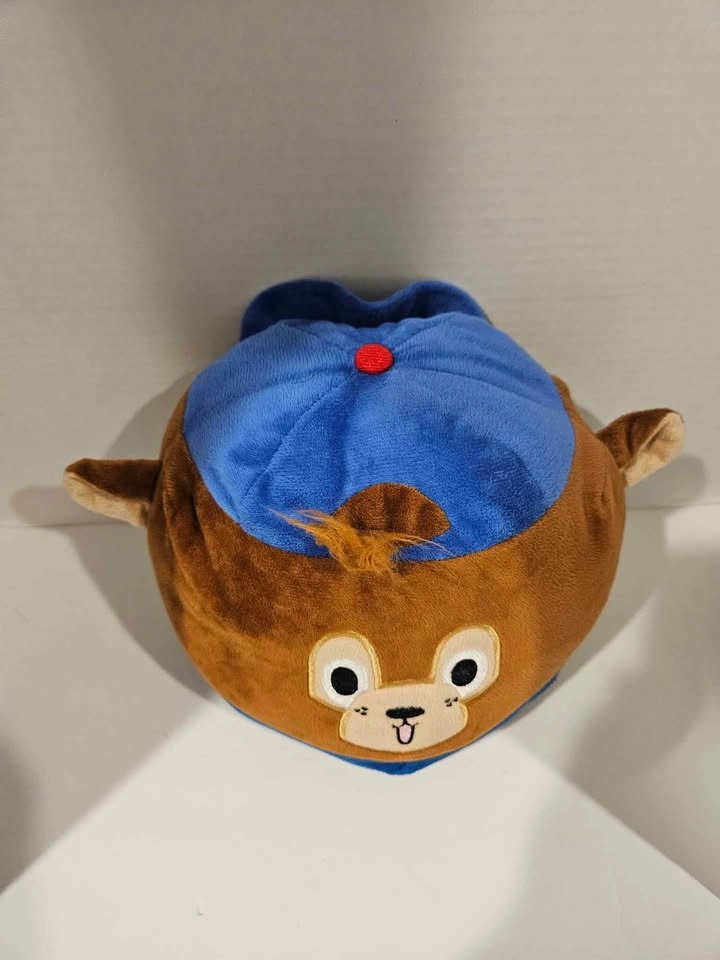 CLARK THE CUB PLUSHIE SGA 2024 - photo 2