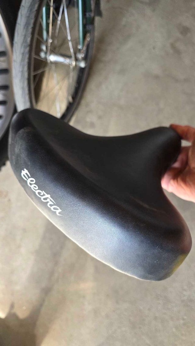 Extra wide and comfortable Electra bike saddle w/ coil springs