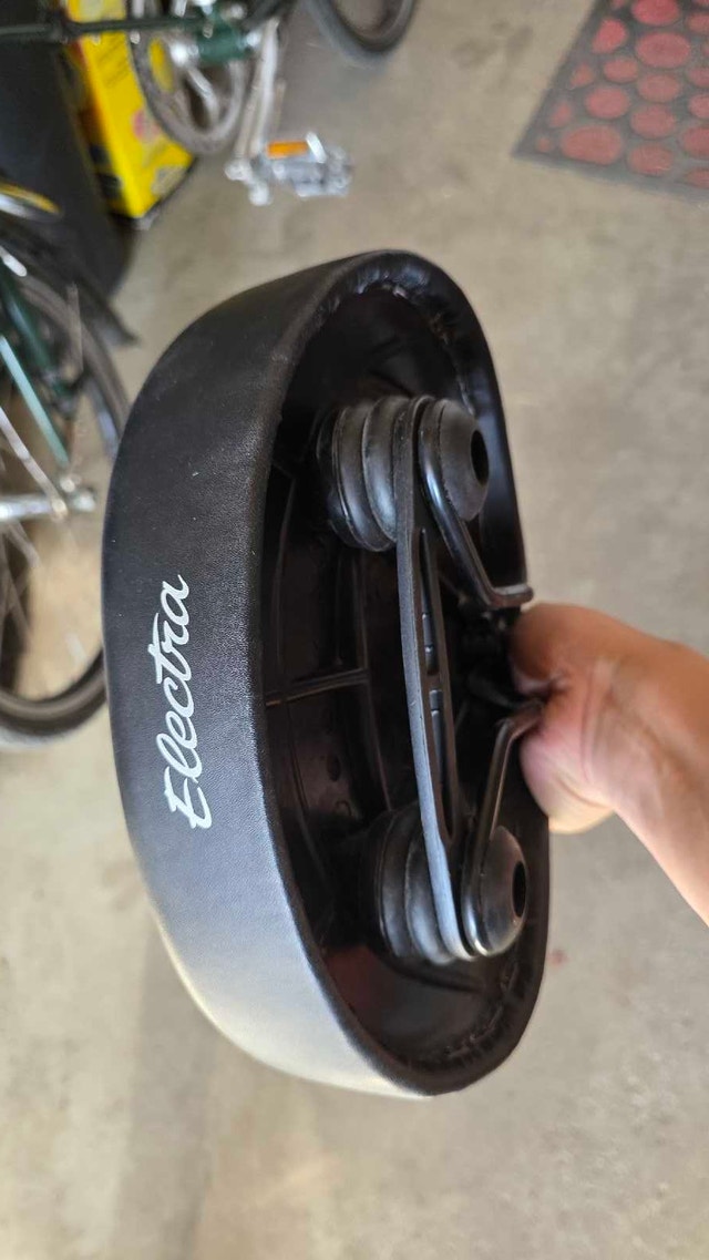Extra wide and comfortable Electra bike saddle w/ coil springs - photo 4