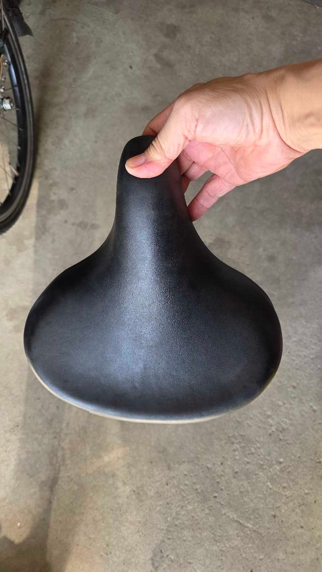 Extra wide and comfortable Electra bike saddle w/ coil springs - photo 5