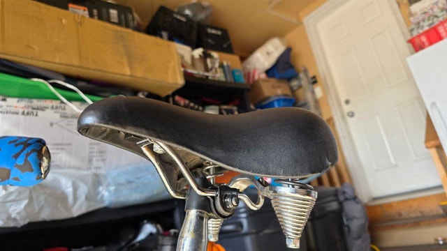 Classic Comfort Bicycle Saddle with Coil Springs - photo 3