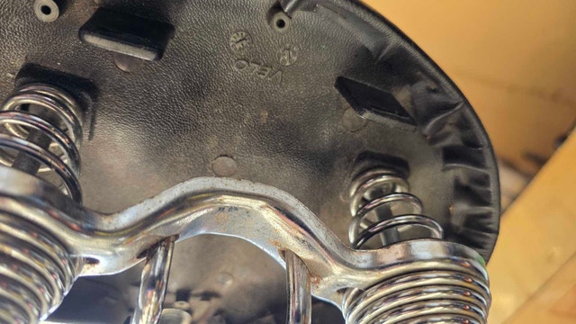 Classic Comfort Bicycle Saddle with Coil Springs - photo 2