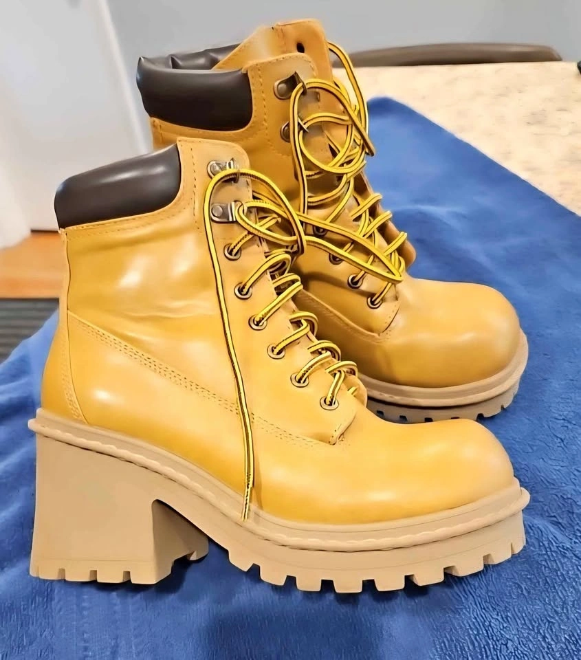 DOLLS KILL Brand Women's Platform Combat Boots Size 9 🥾🥾