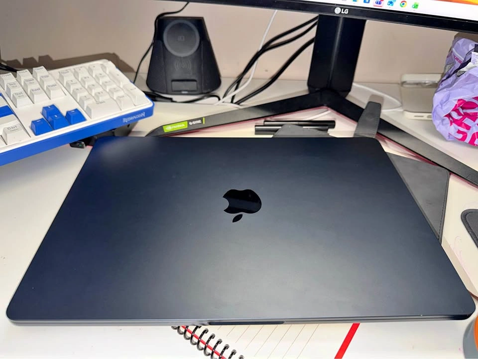 15” MacBook Air M2 256 GB SSD 8 GB Ram