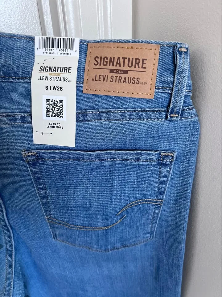 Levi Wide leg capri jeans Women size 6 (W28) NEW image indicator(3)