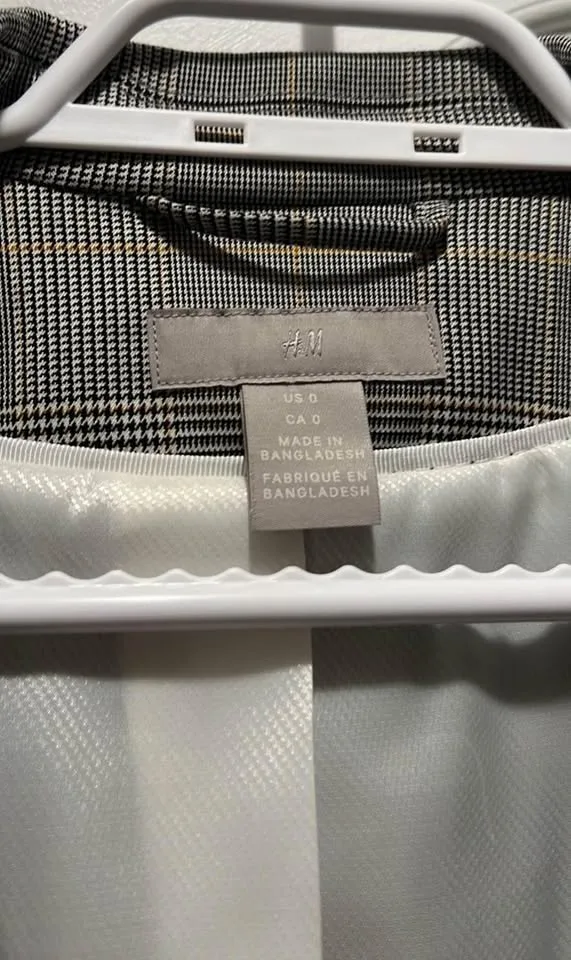 H&M blazer size 0 {never worn} image indicator(2)