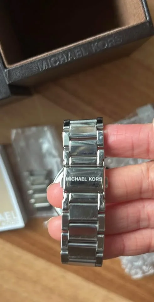 Pre-loved Authentic Michael Kors Watch *No Battery* image indicator(3)