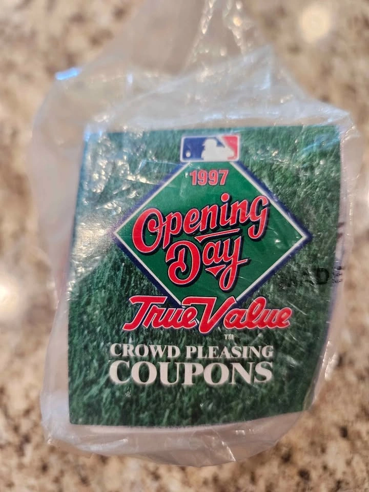 Chicago Cubs 1997 Opening Day Souvenir Baseball - New - photo 4