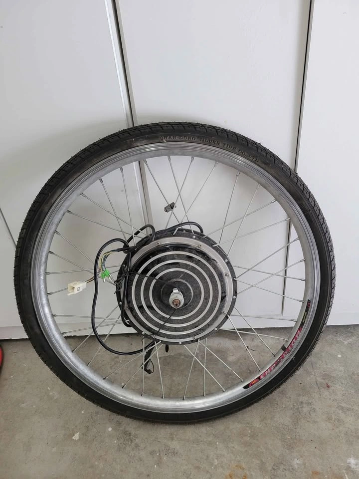 Bike with additional motorized wheel - photo 2