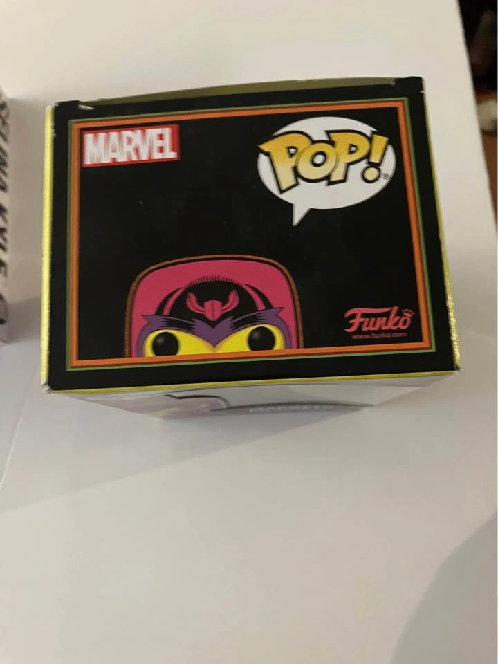 Funko Pop Marvel Magneto Blacklight Special Edition #799 - photo 4