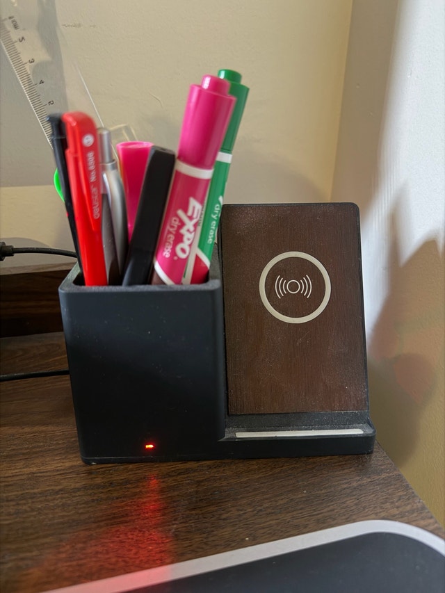 Pen holder with wireless charger - photo 2
