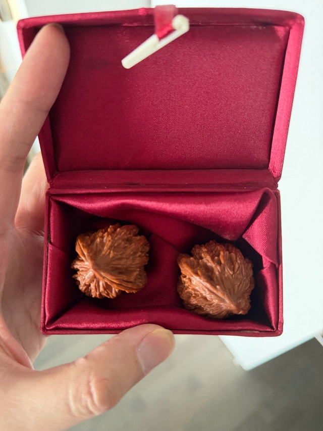 Hand exercise walnuts