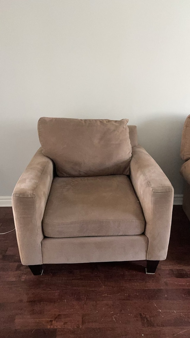 Sofa + Matching Armchair Set – Comfortable, Great Condition - photo 2