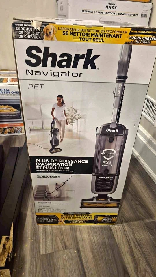 Shark Navigator PET Anti-Allergen Self-Cleaning Brushroll Vacuum