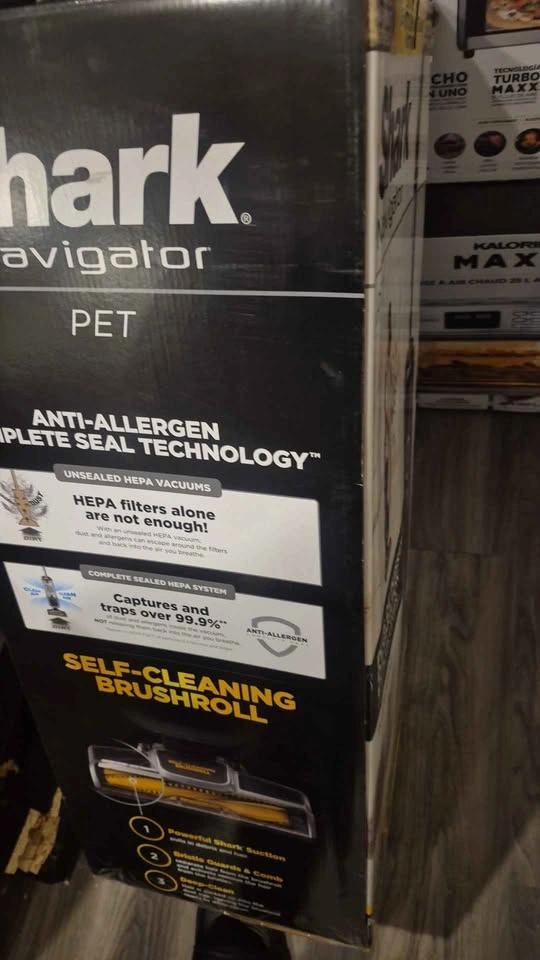 Shark Navigator PET Anti-Allergen Self-Cleaning Brushroll Vacuum - photo 3