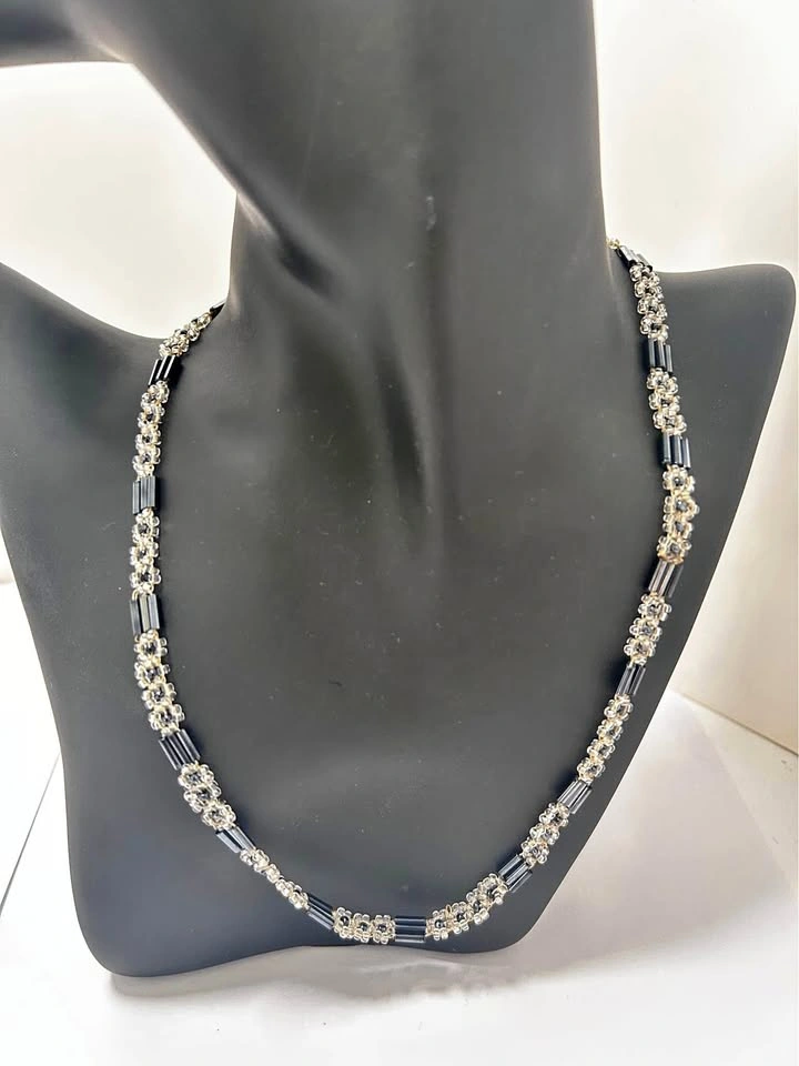 Elegant Women's Beaded Necklace
