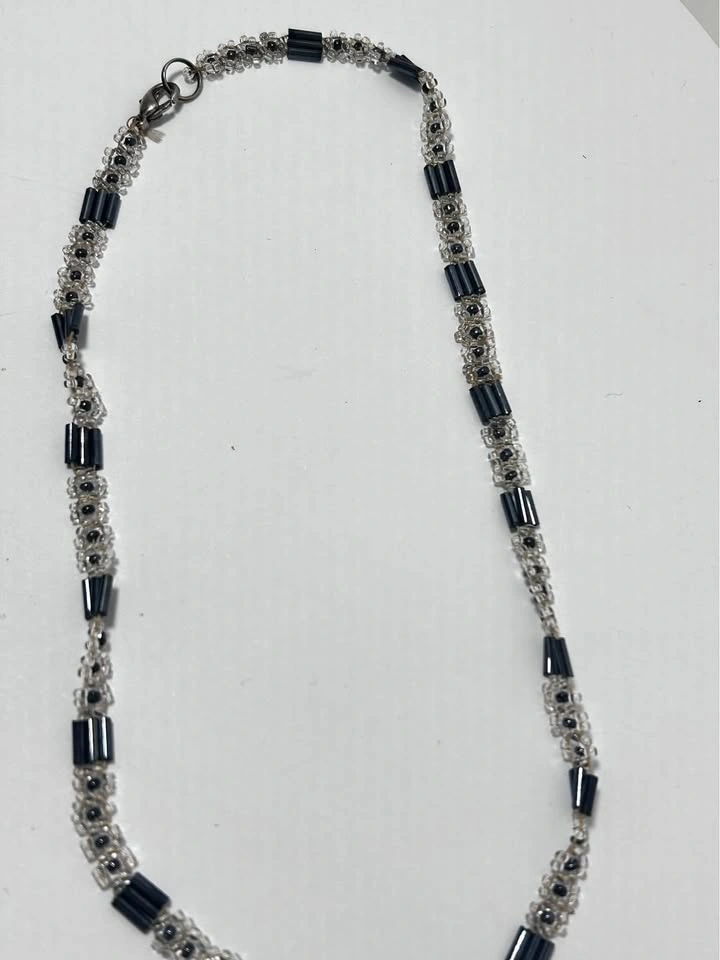 Elegant Women's Beaded Necklace - photo 2