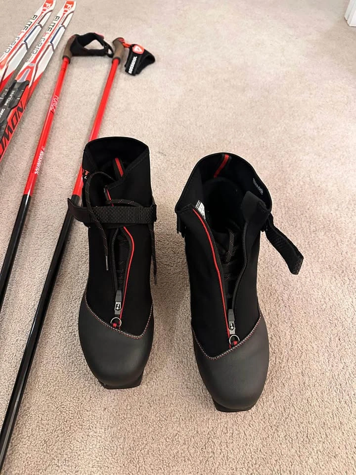 Cross-Country Ski Set: Skis, Boots & Poles (Good Condition) - photo 2