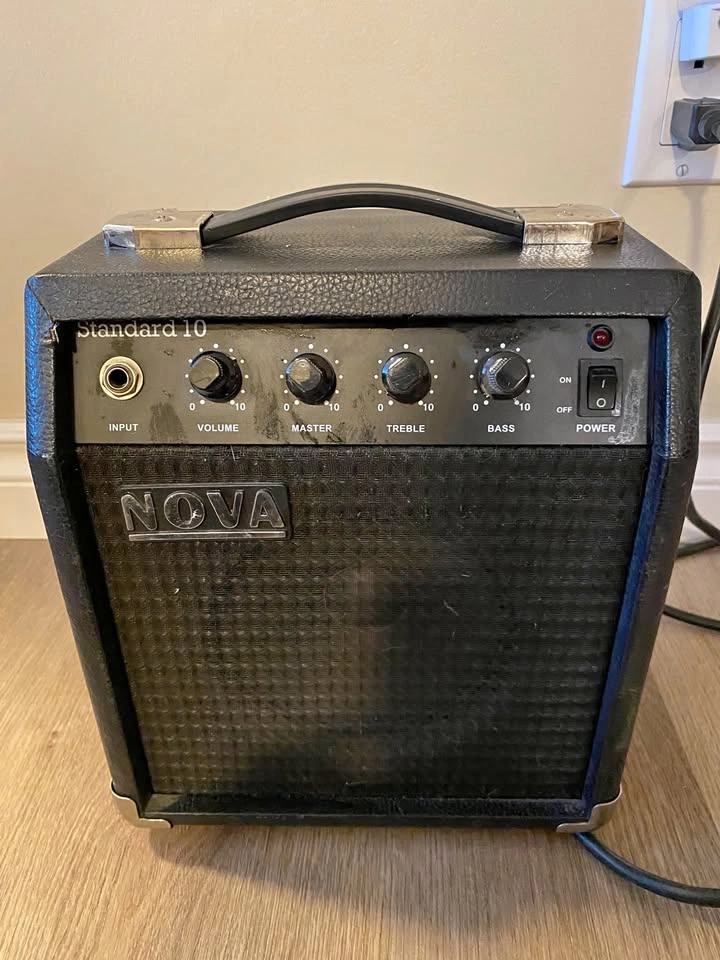 Nova Standard 10 Guitar Amp / Practice Amp